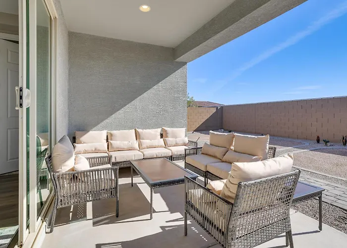 Holiday home Serene Outdoor Space: Group Getaway In Maricopa!